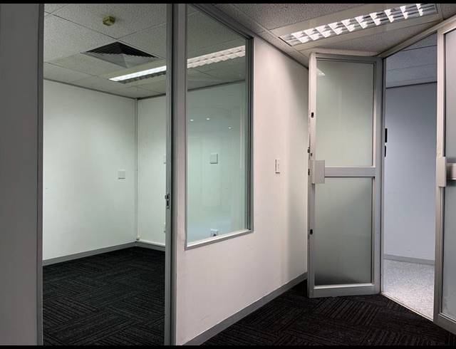 BUSINESS PROPERTY TO RENT IN CLAREMONT